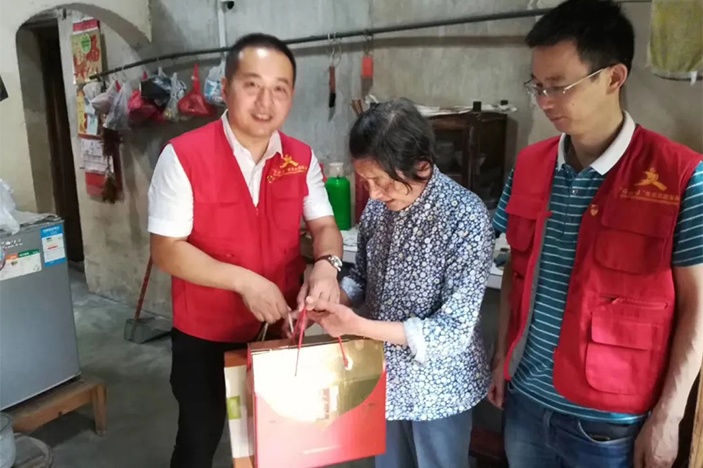 濃情迎端午，慰問(wèn)暖人心